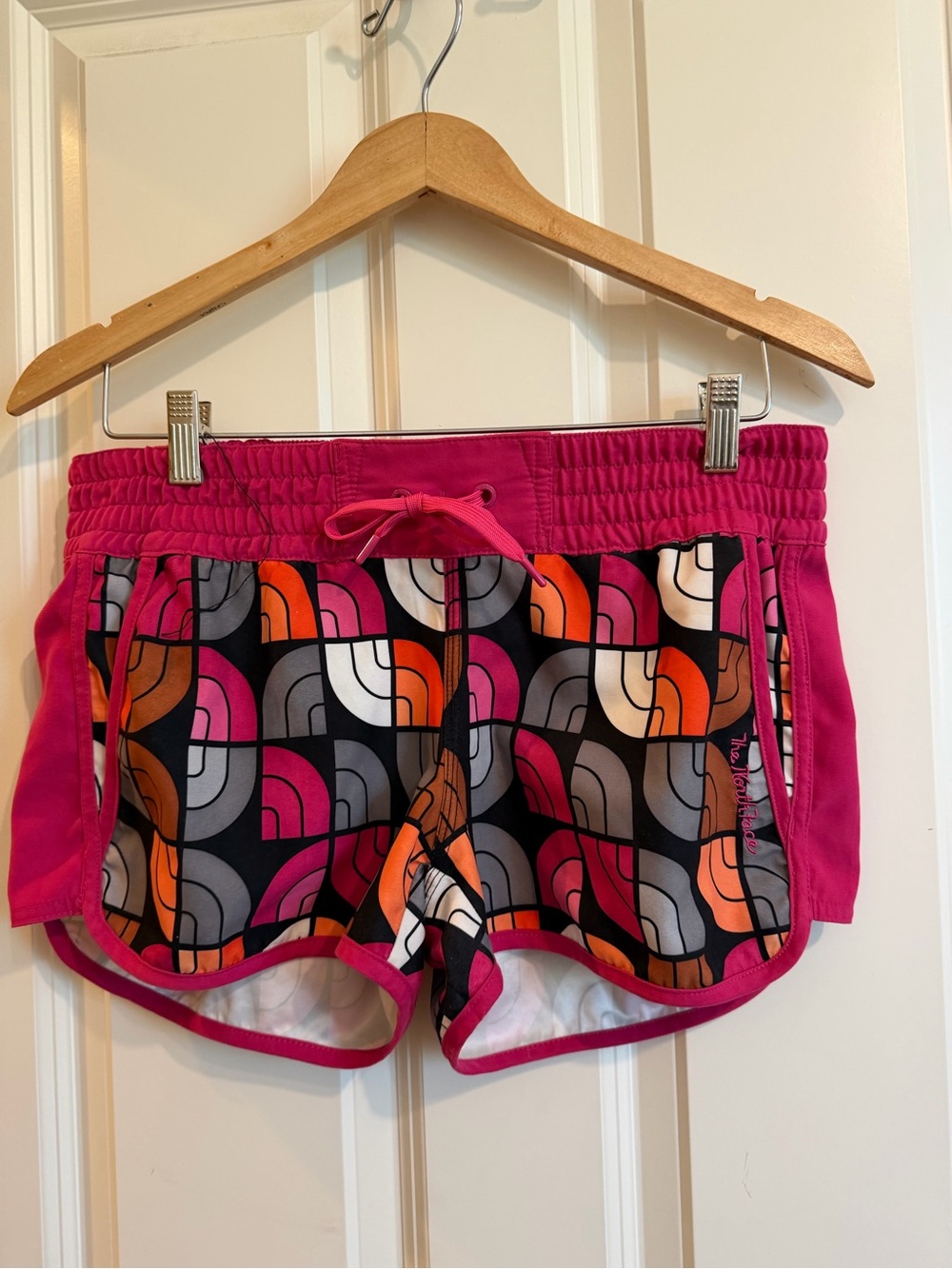 The north face classic v geometric mini running shorts size medium